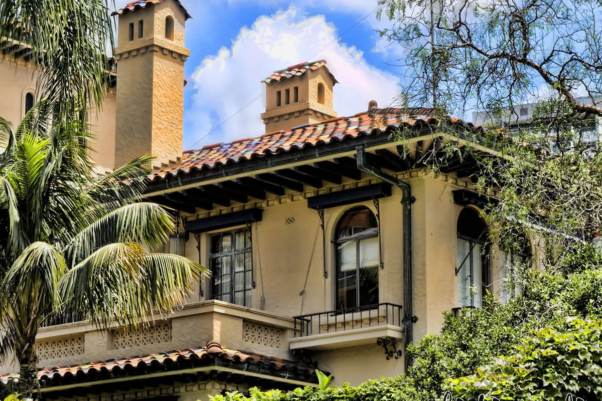 Fachada de una casa contemporánea